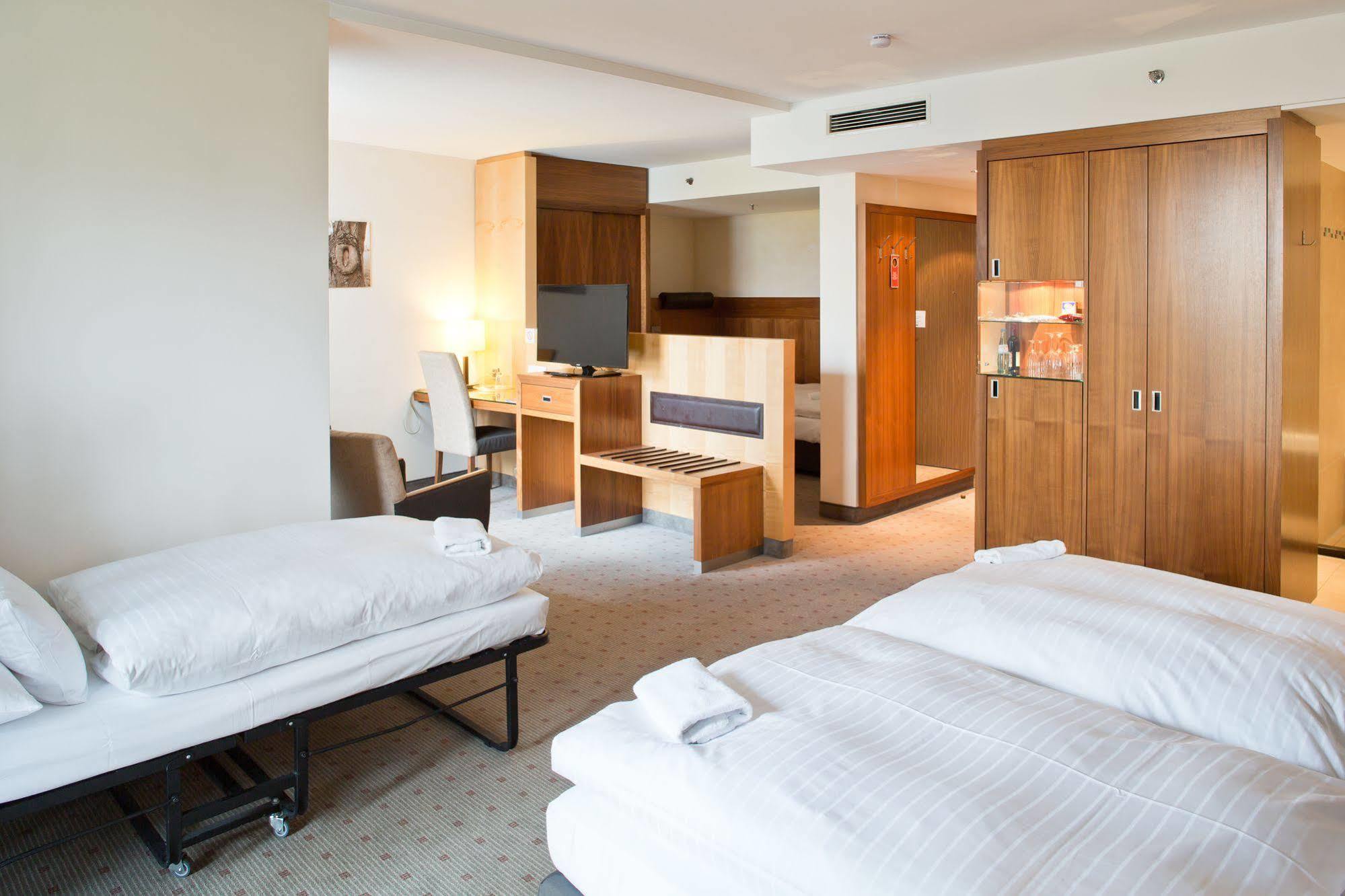 Favorite Parkhotel Hotel 4*